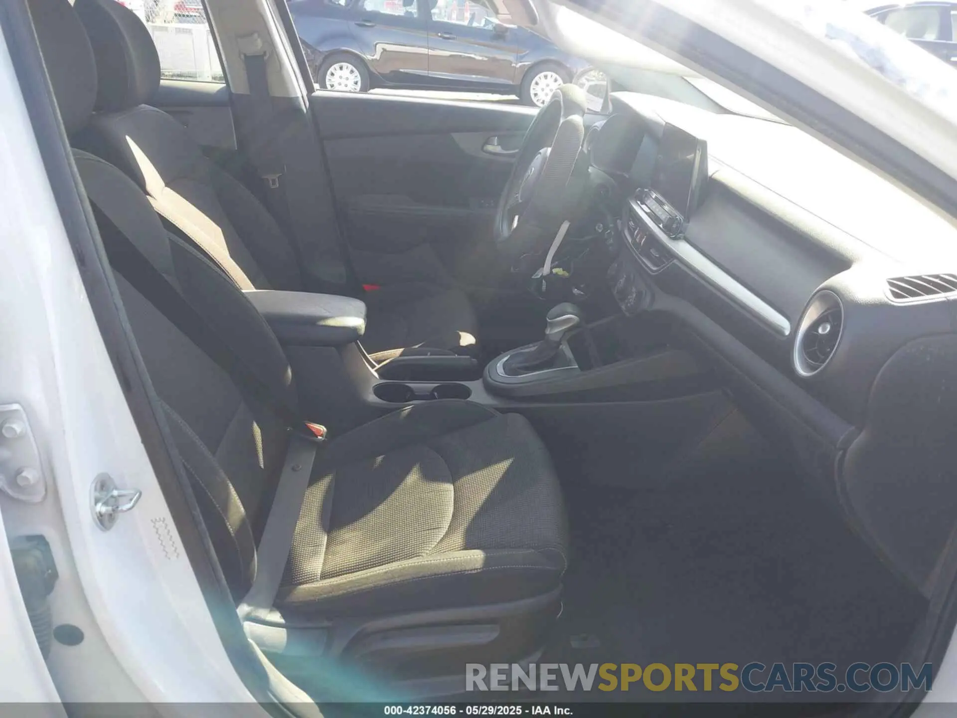 5 fotografías del automóvil dañado 3KPF24AD0ME369385 KIA FORTE 2021
