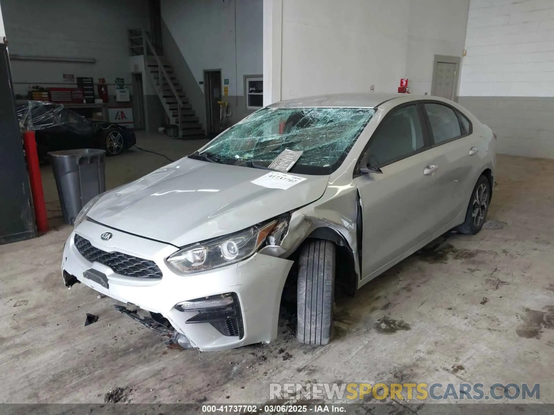 2 fotografías del automóvil dañado 3KPF24AD0ME386798 KIA FORTE 2021