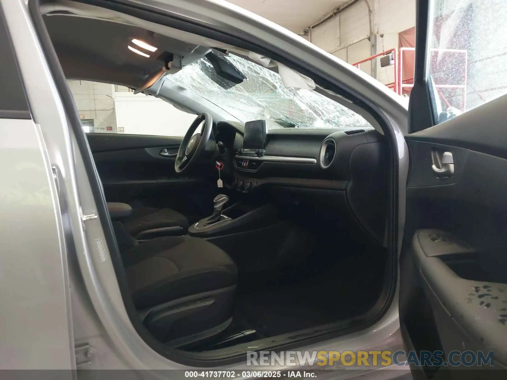 5 fotografías del automóvil dañado 3KPF24AD0ME386798 KIA FORTE 2021