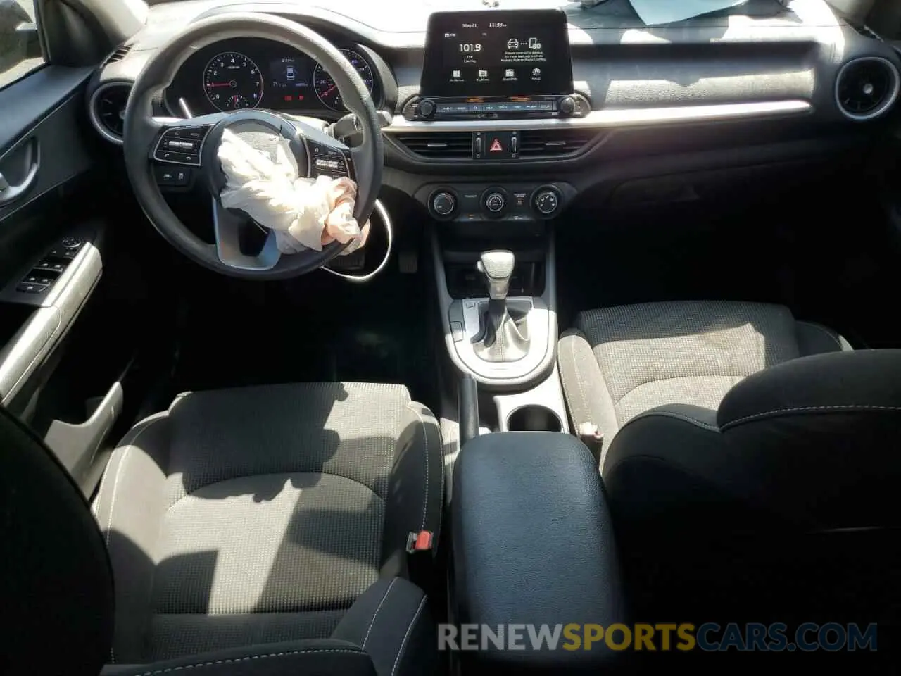 8 fotografías del automóvil dañado 3KPF24AD0ME388311 KIA FORTE 2021
