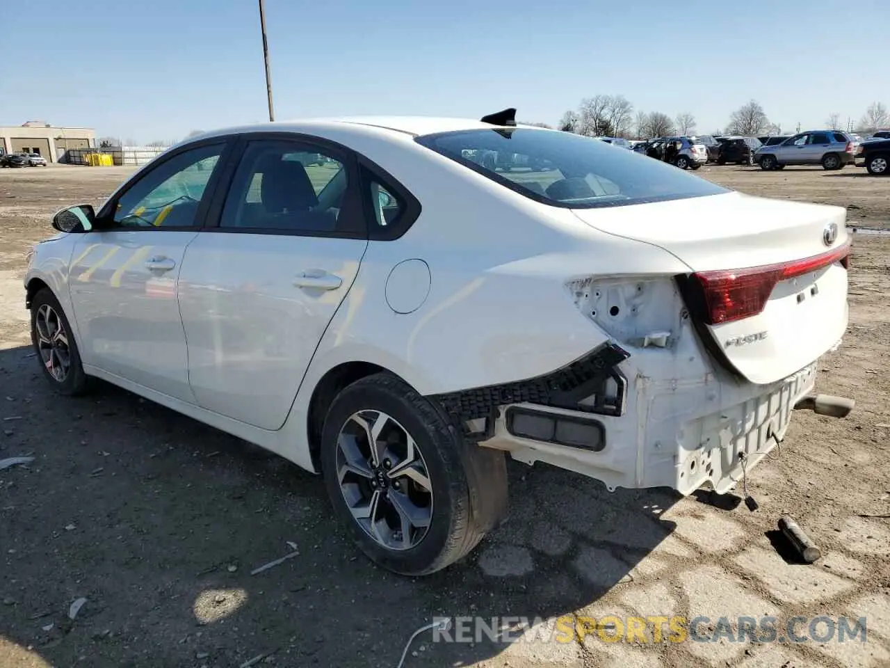 2 fotografías del automóvil dañado 3KPF24AD0ME410131 KIA FORTE 2021