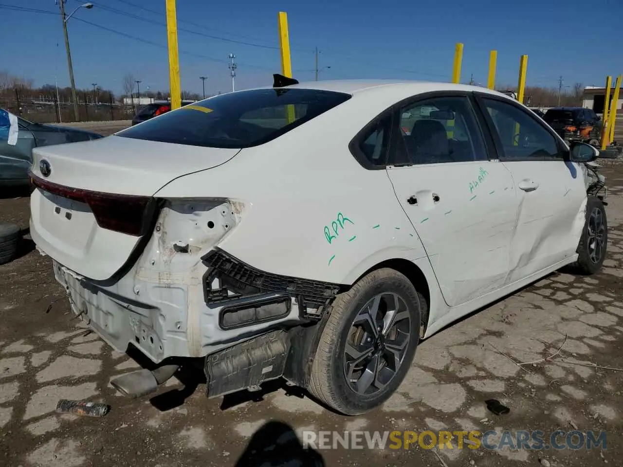 3 fotografías del automóvil dañado 3KPF24AD0ME410131 KIA FORTE 2021
