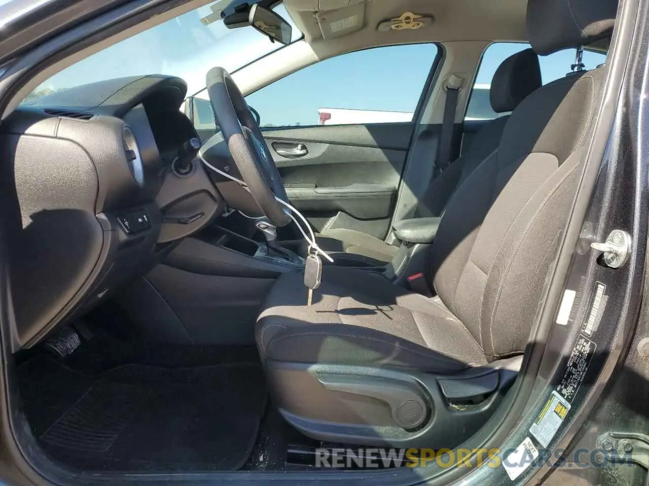7 fotografías del automóvil dañado 3KPF24AD1ME294860 KIA FORTE 2021