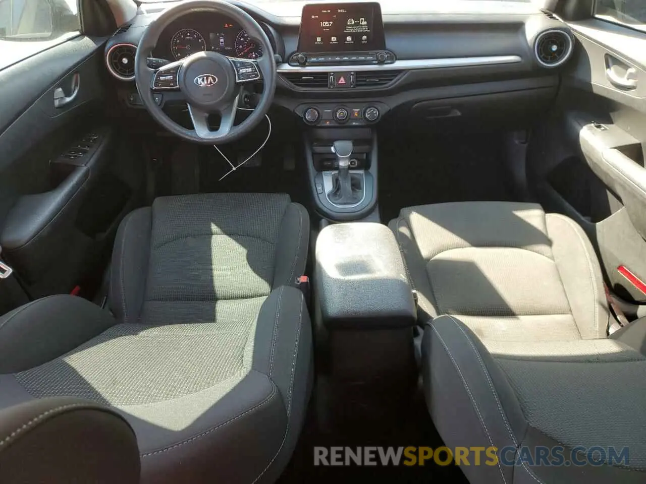 8 fotografías del automóvil dañado 3KPF24AD1ME294860 KIA FORTE 2021