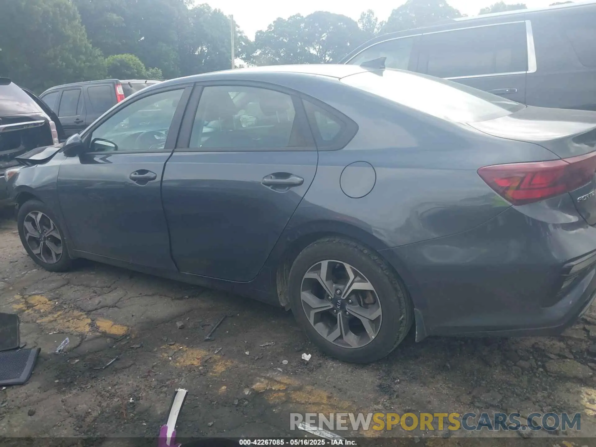 14 fotografías del automóvil dañado 3KPF24AD1ME345709 KIA FORTE 2021