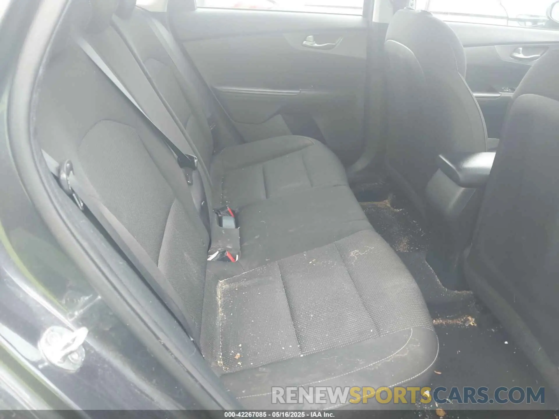 8 fotografías del automóvil dañado 3KPF24AD1ME345709 KIA FORTE 2021