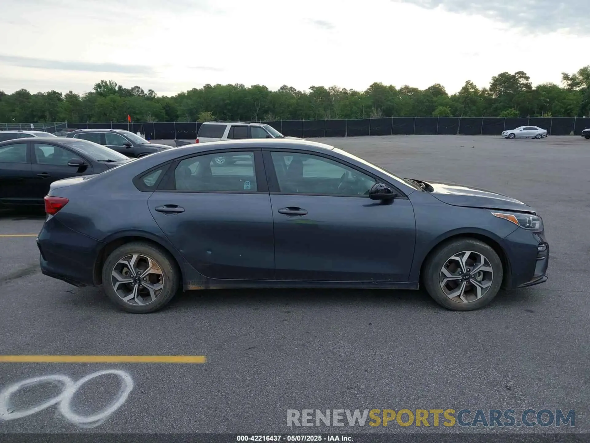 13 fotografías del automóvil dañado 3KPF24AD1ME346570 KIA FORTE 2021