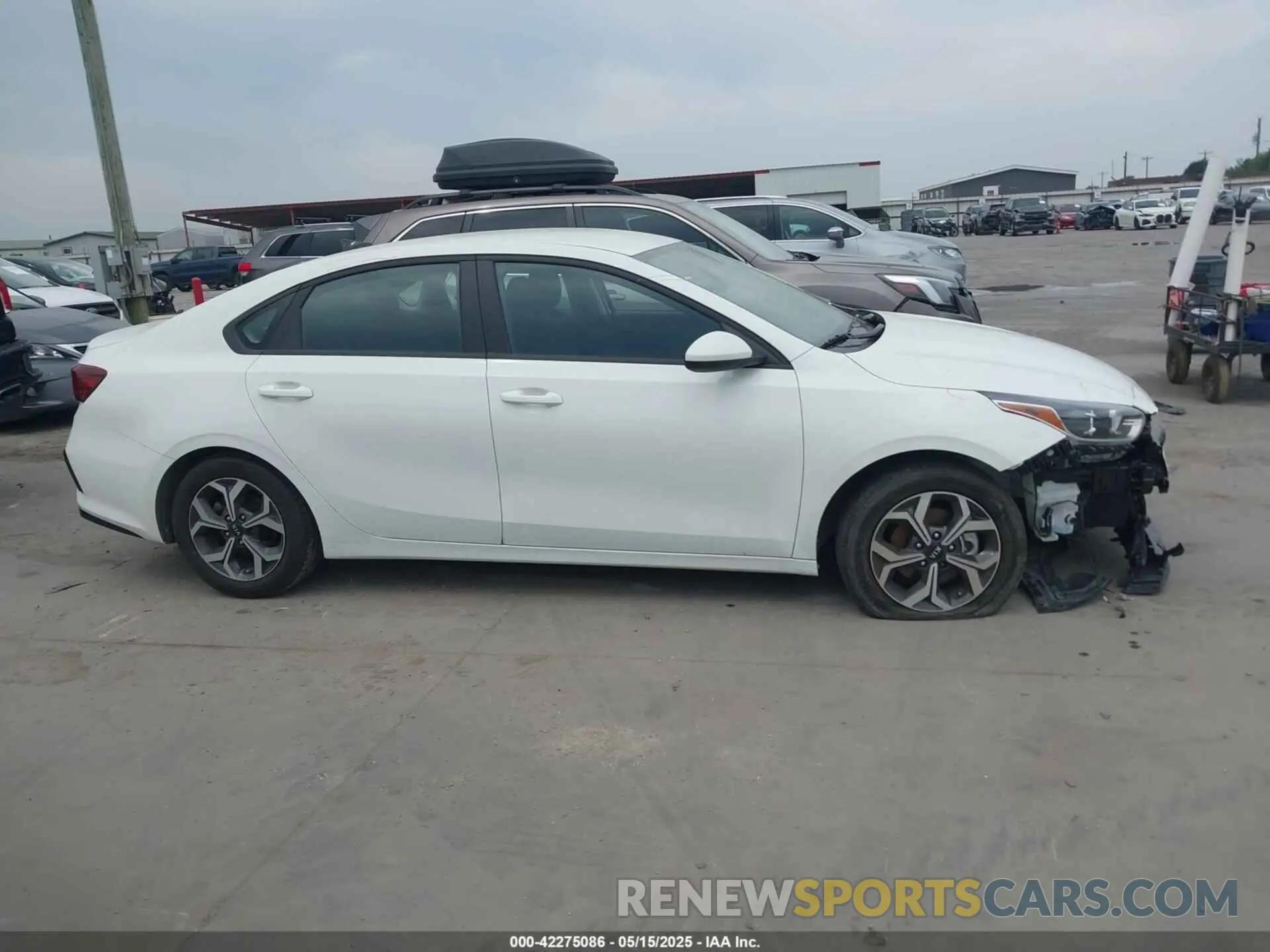 14 fotografías del automóvil dañado 3KPF24AD1ME361778 KIA FORTE 2021