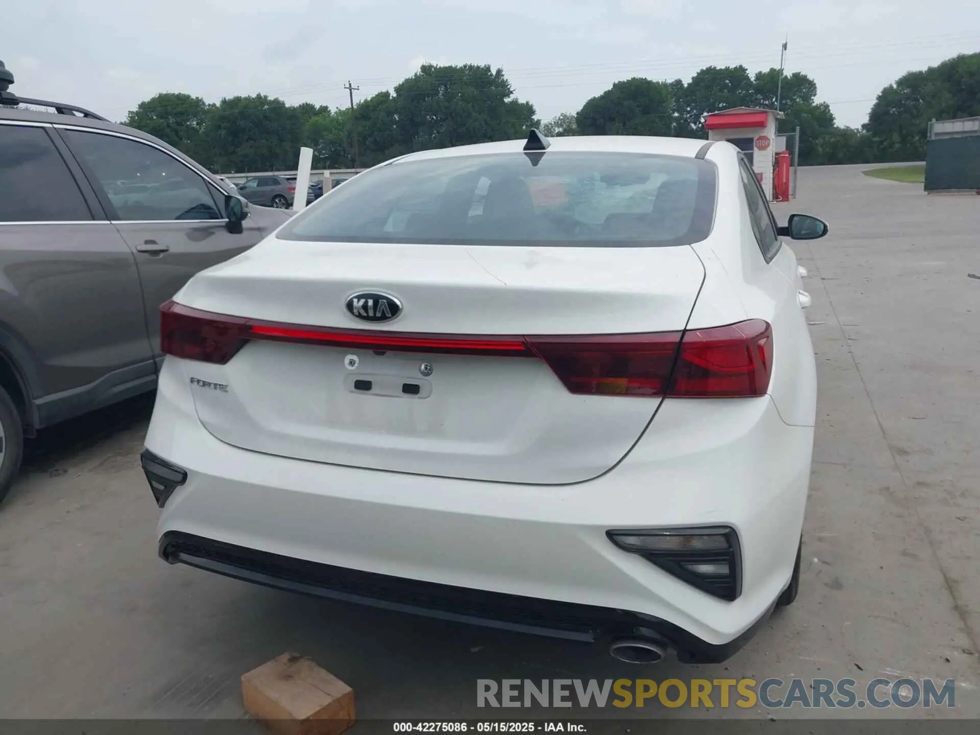 17 fotografías del automóvil dañado 3KPF24AD1ME361778 KIA FORTE 2021