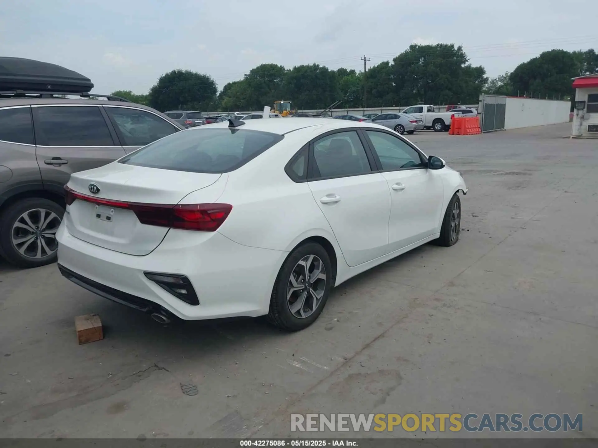 4 fotografías del automóvil dañado 3KPF24AD1ME361778 KIA FORTE 2021
