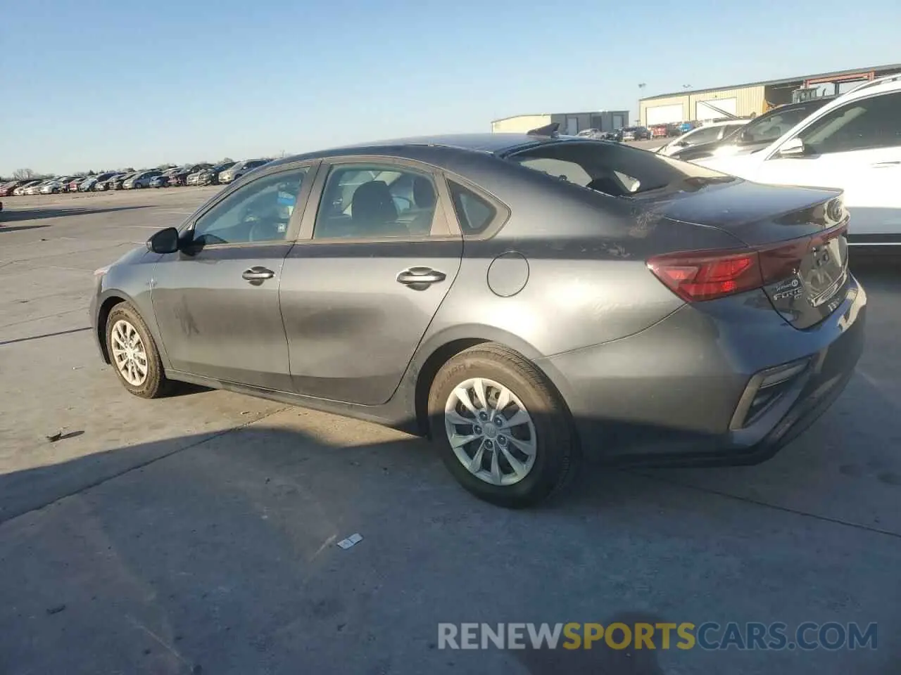 2 fotografías del automóvil dañado 3KPF24AD1ME368505 KIA FORTE 2021