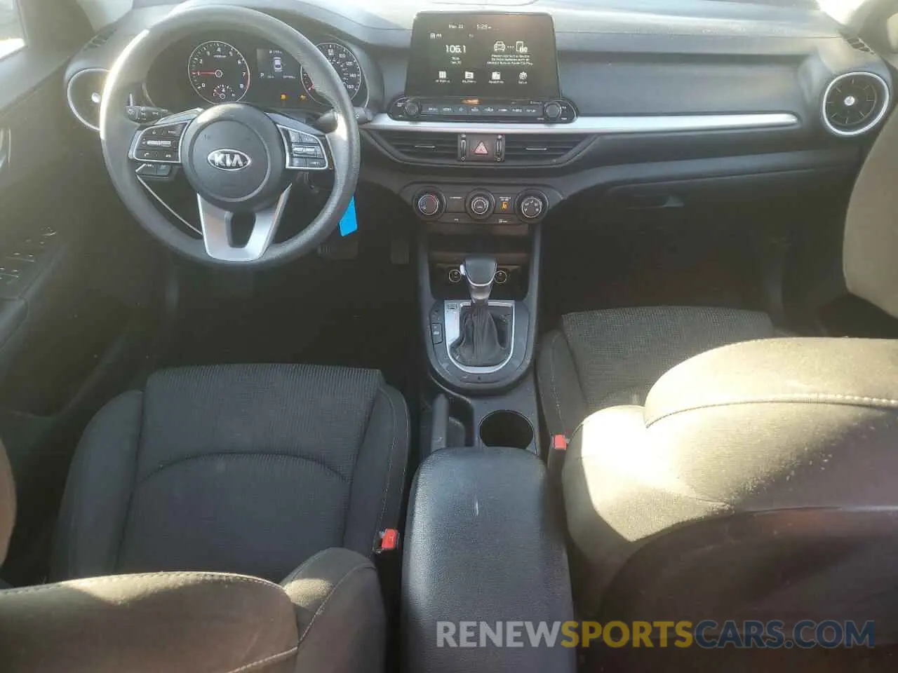 8 fotografías del automóvil dañado 3KPF24AD1ME368505 KIA FORTE 2021