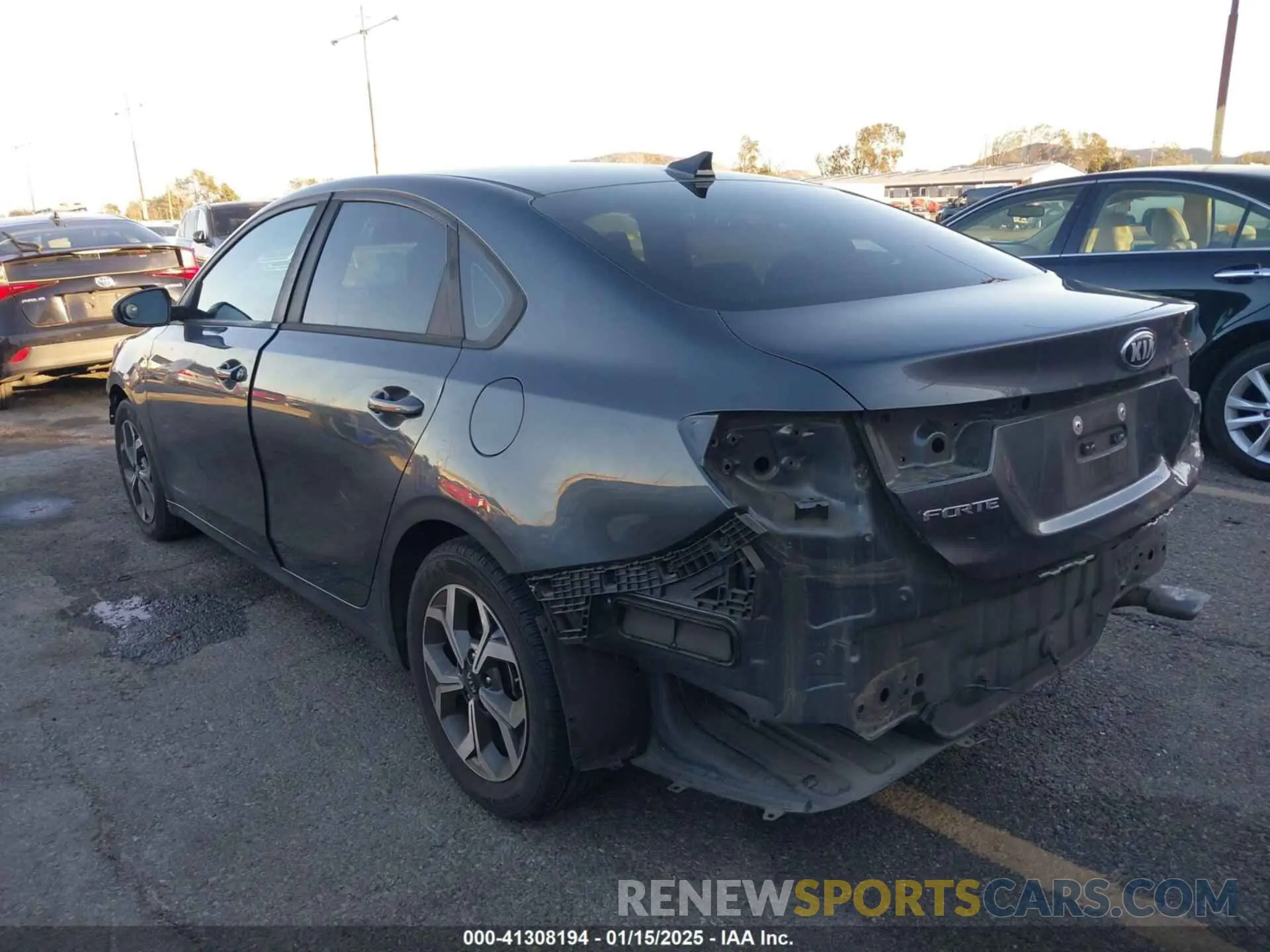 3 fotografías del automóvil dañado 3KPF24AD1ME369590 KIA FORTE 2021