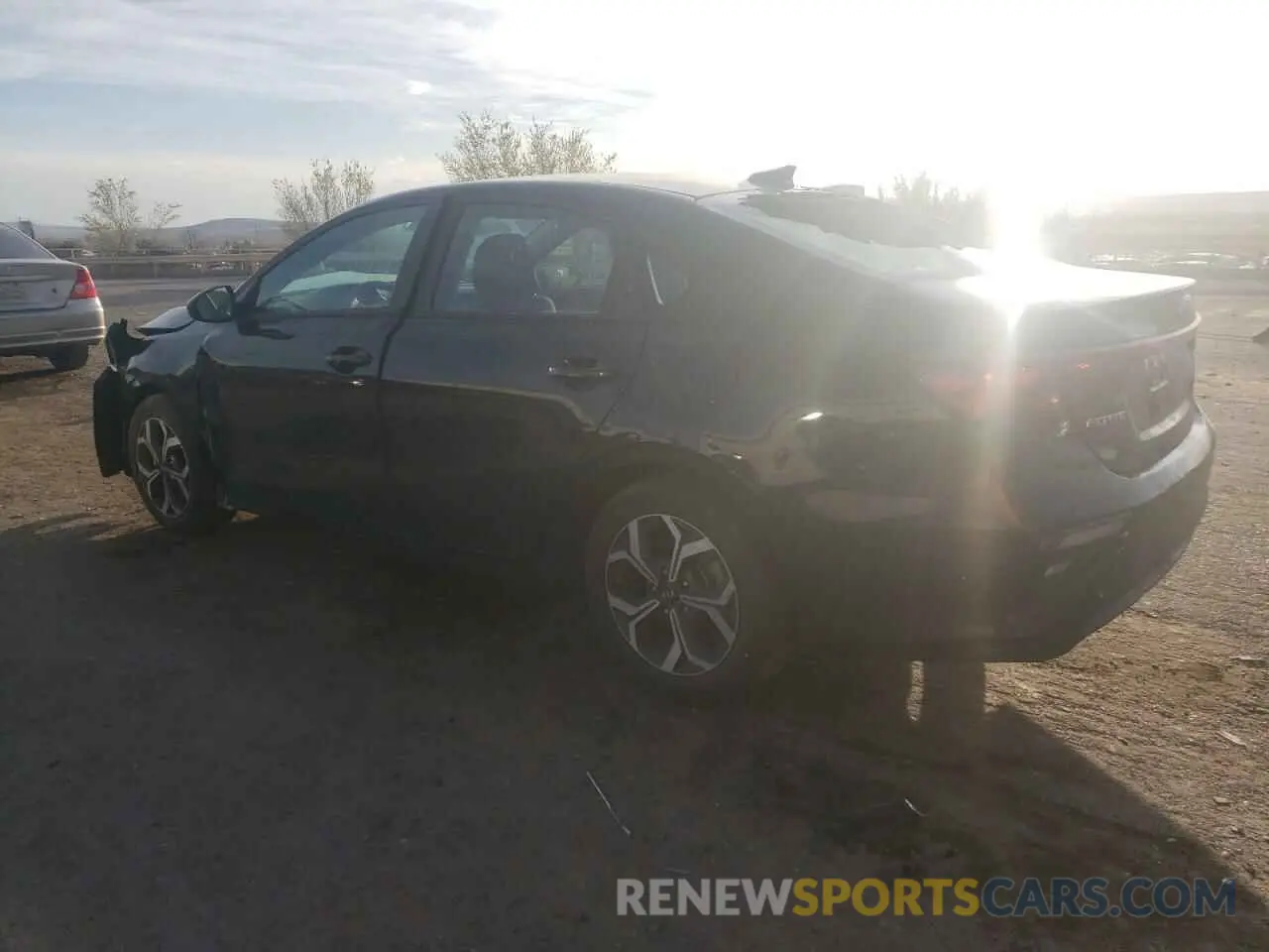 2 fotografías del automóvil dañado 3KPF24AD1ME374059 KIA FORTE 2021