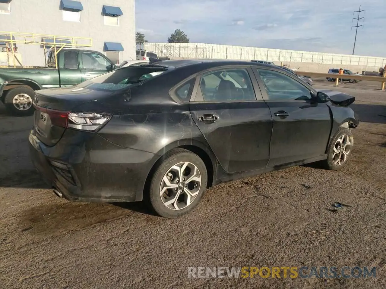 3 fotografías del automóvil dañado 3KPF24AD1ME374059 KIA FORTE 2021