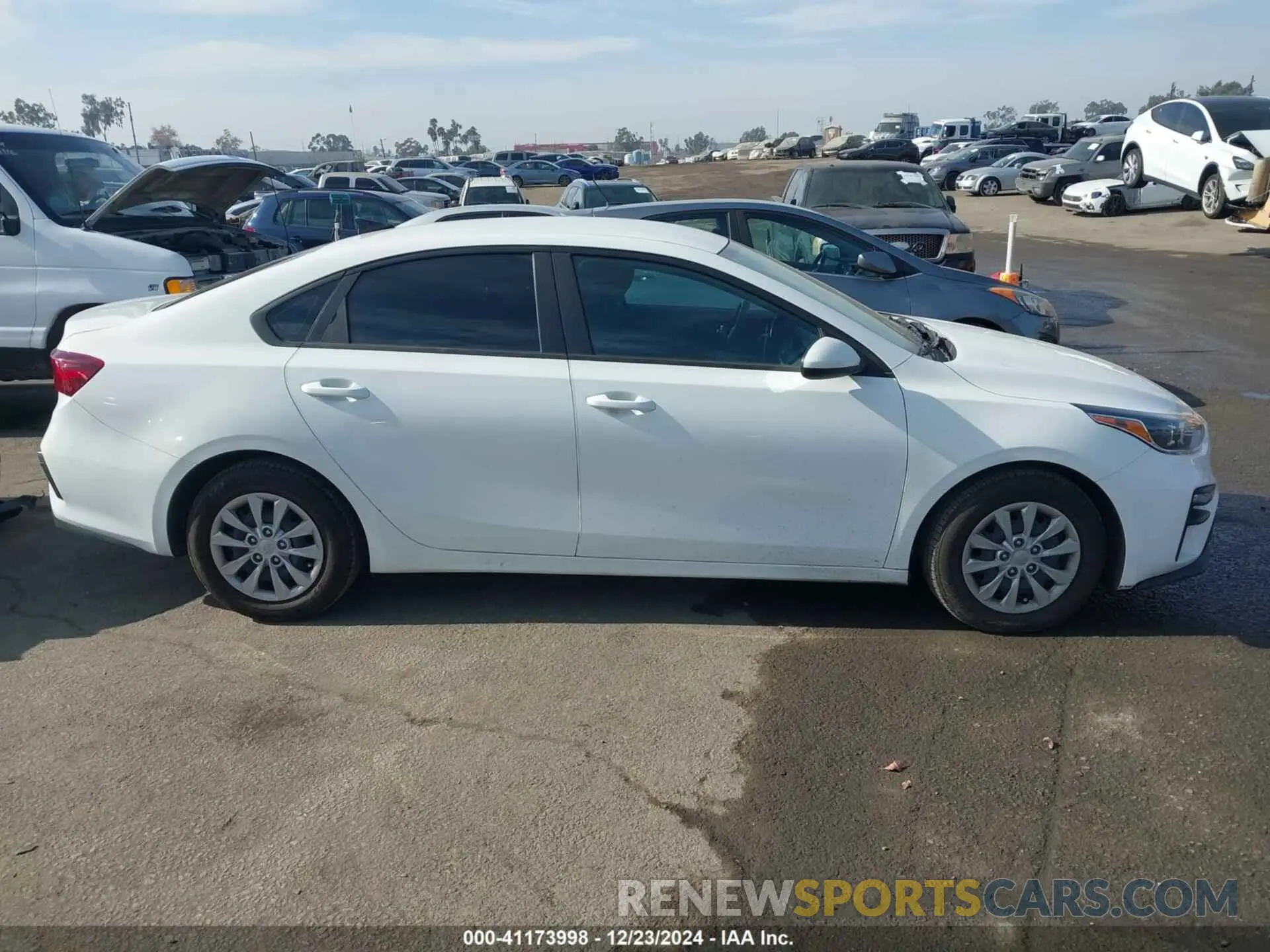 13 fotografías del automóvil dañado 3KPF24AD1ME395879 KIA FORTE 2021