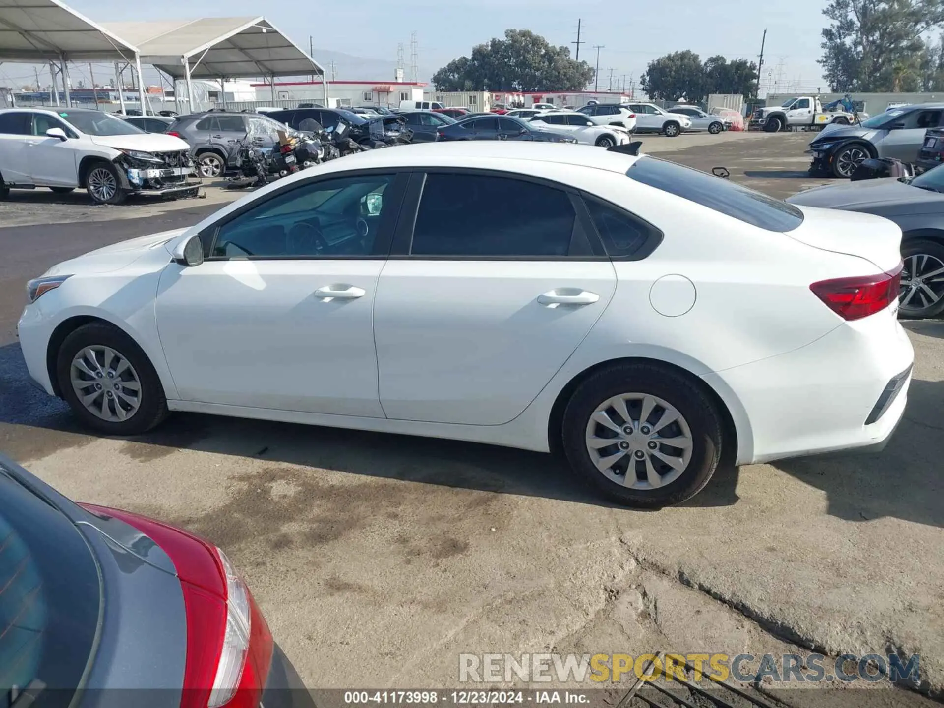 14 fotografías del automóvil dañado 3KPF24AD1ME395879 KIA FORTE 2021
