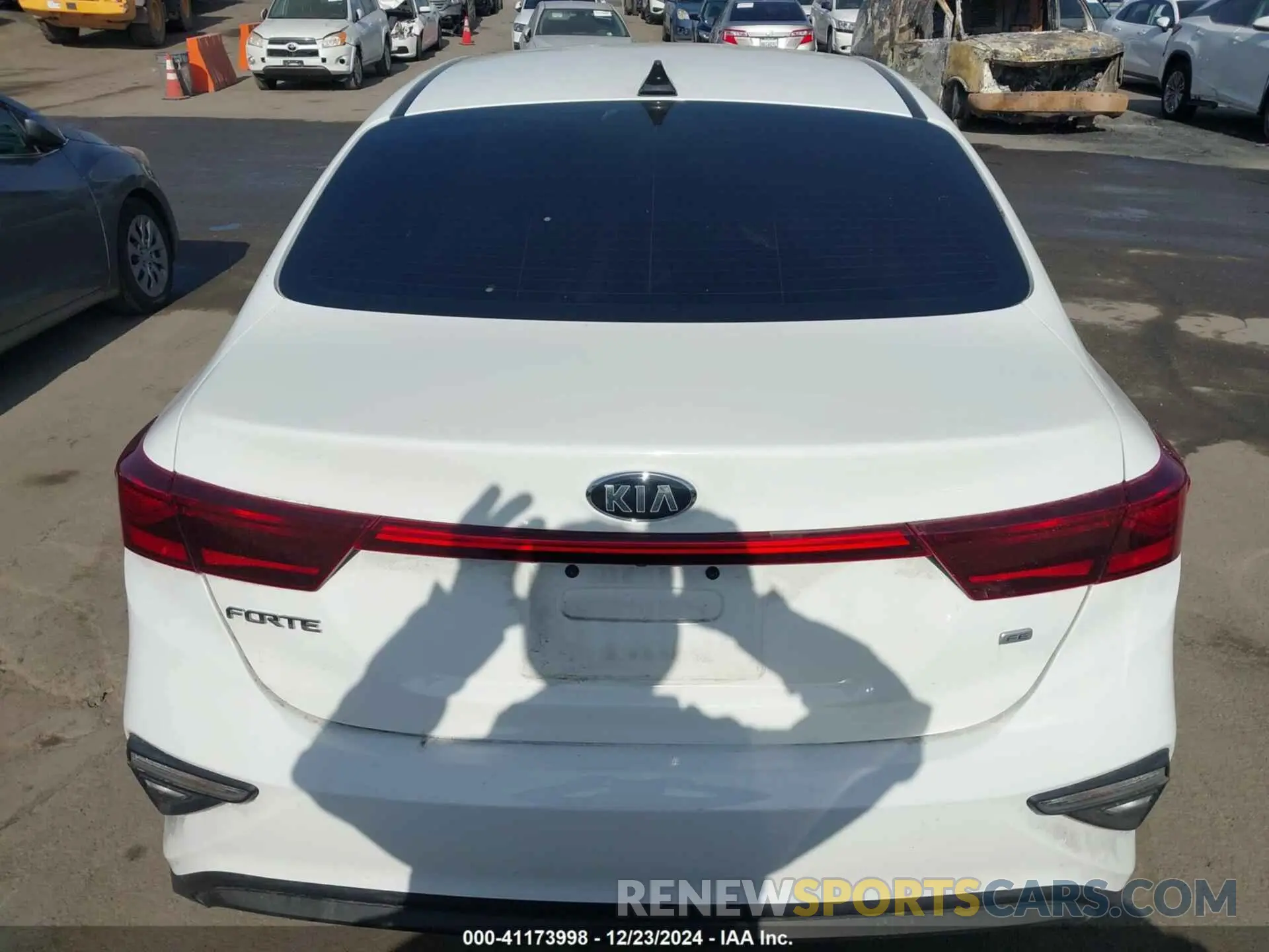 16 fotografías del automóvil dañado 3KPF24AD1ME395879 KIA FORTE 2021