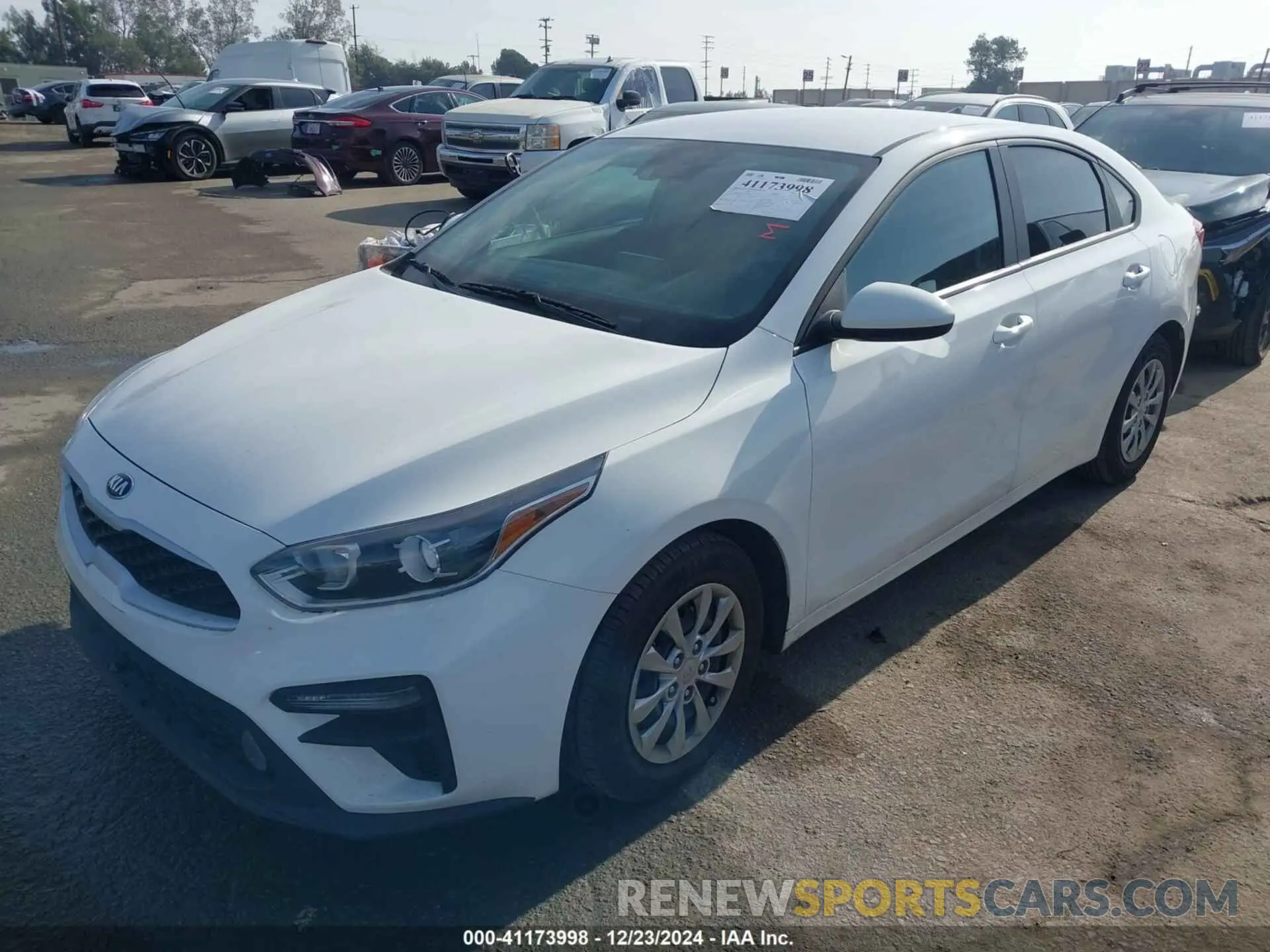 2 fotografías del automóvil dañado 3KPF24AD1ME395879 KIA FORTE 2021