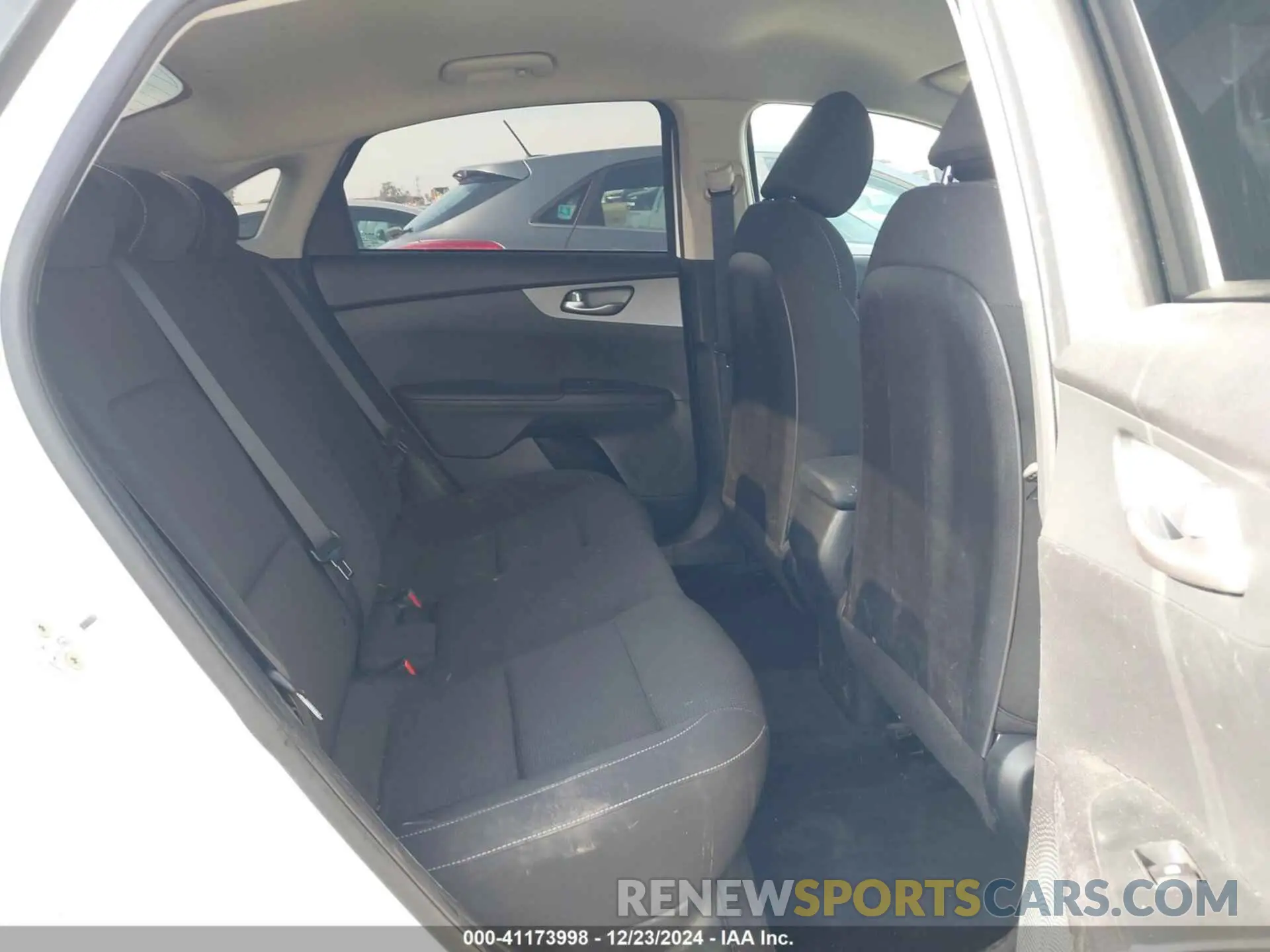 8 fotografías del automóvil dañado 3KPF24AD1ME395879 KIA FORTE 2021