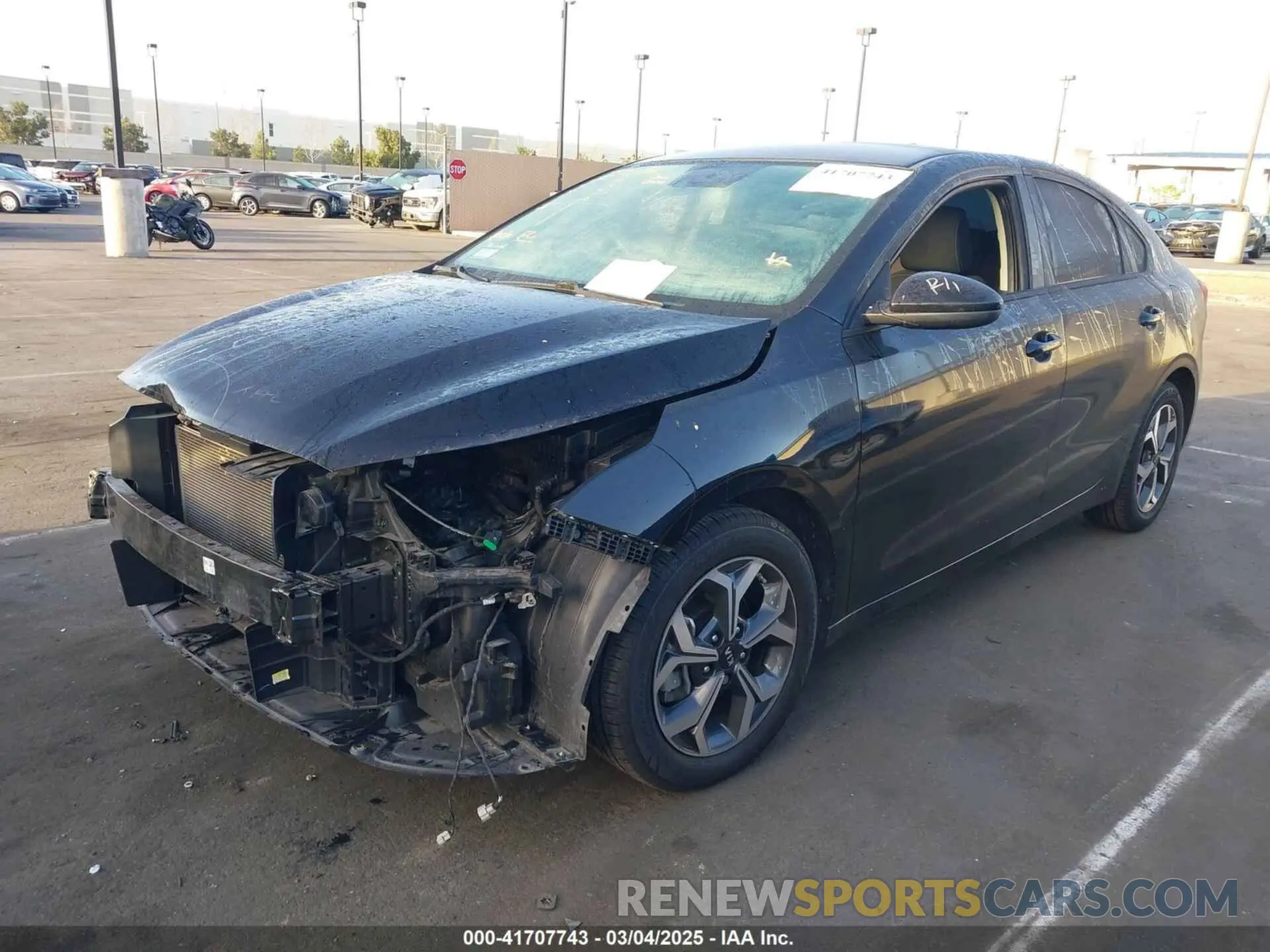 2 fotografías del automóvil dañado 3KPF24AD1ME407089 KIA FORTE 2021