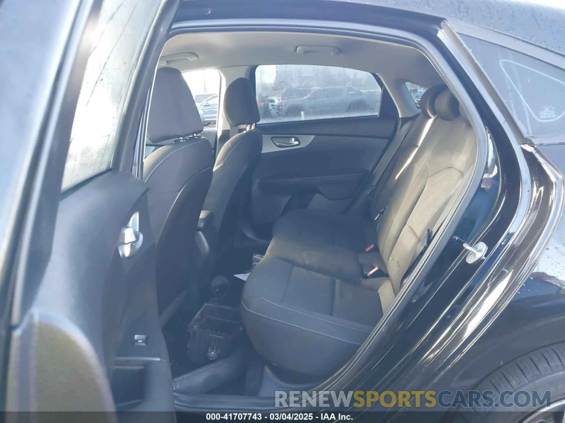 8 fotografías del automóvil dañado 3KPF24AD1ME407089 KIA FORTE 2021