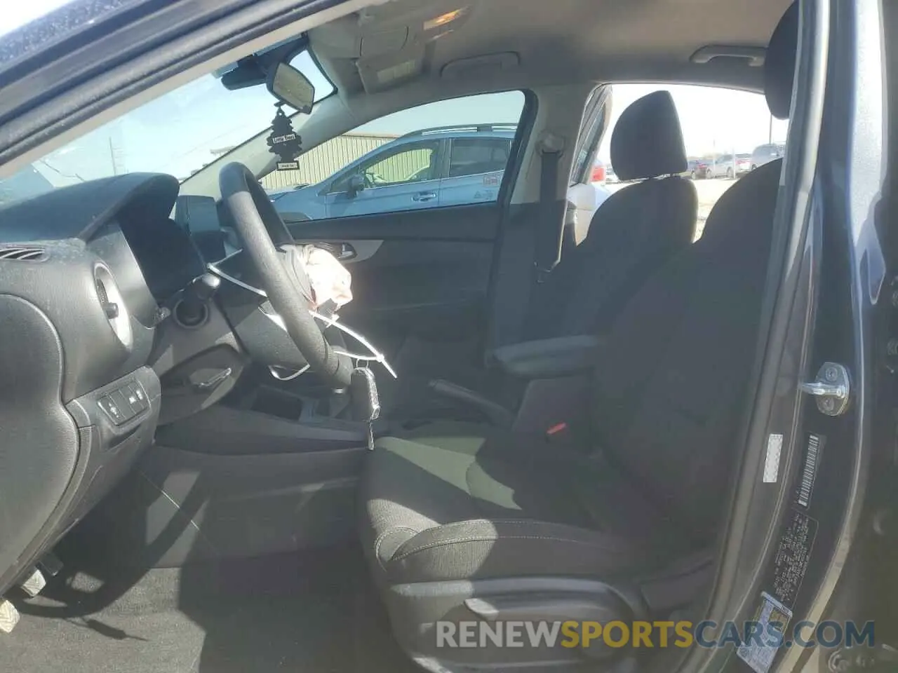 7 fotografías del automóvil dañado 3KPF24AD1ME407349 KIA FORTE 2021
