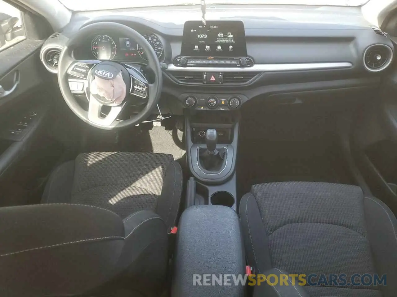 8 fotografías del automóvil dañado 3KPF24AD1ME407349 KIA FORTE 2021