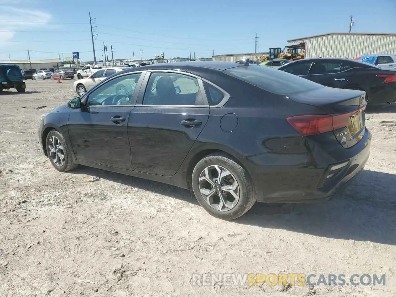 2 fotografías del automóvil dañado 3KPF24AD1ME412230 KIA FORTE 2021
