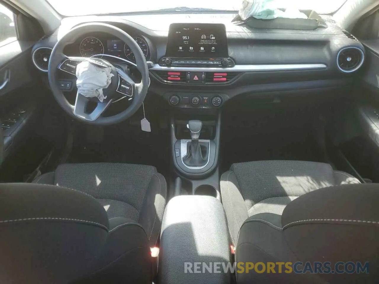 8 fotografías del automóvil dañado 3KPF24AD1ME412230 KIA FORTE 2021