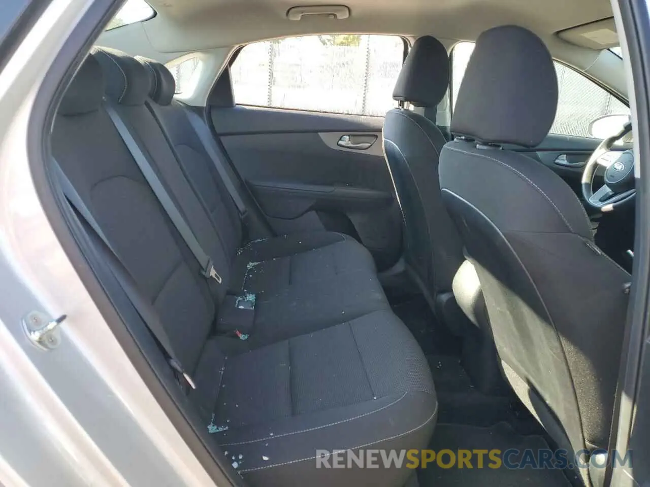10 fotografías del automóvil dañado 3KPF24AD2ME270633 KIA FORTE 2021