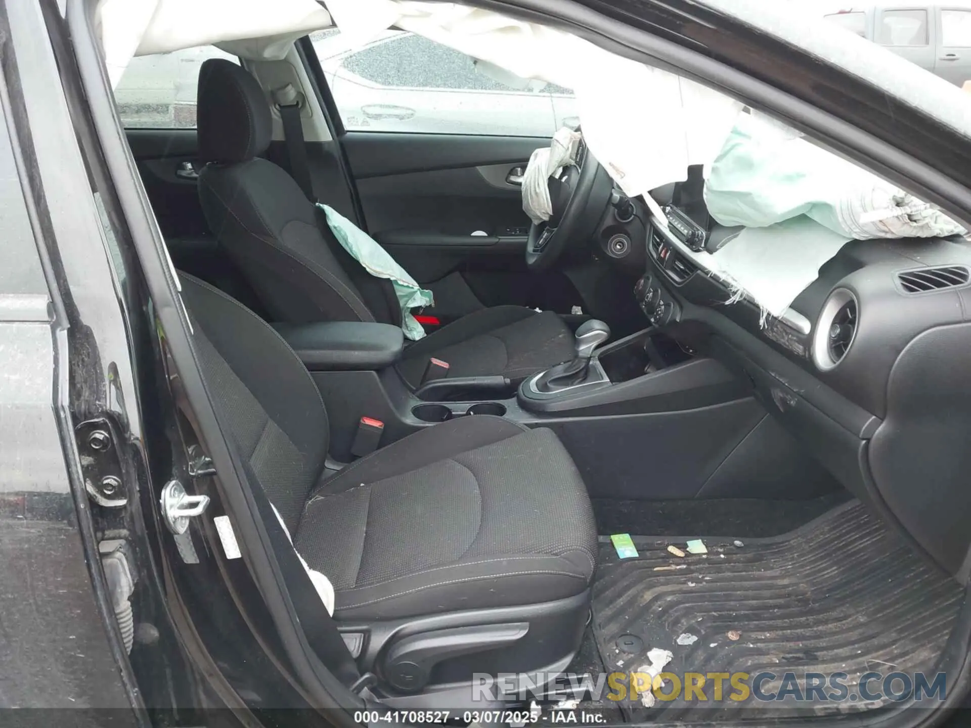 5 fotografías del automóvil dañado 3KPF24AD2ME270647 KIA FORTE 2021