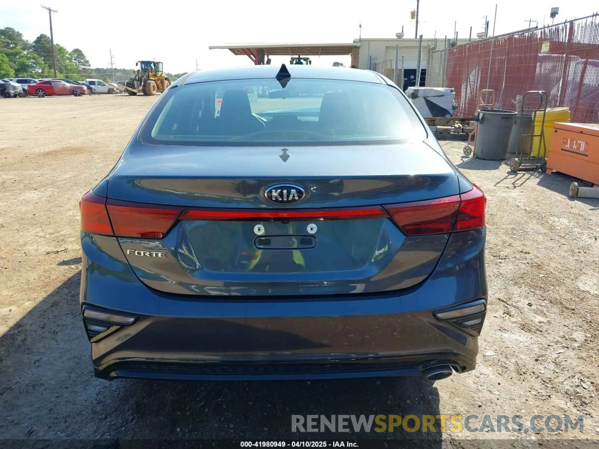 17 fotografías del automóvil dañado 3KPF24AD2ME273774 KIA FORTE 2021