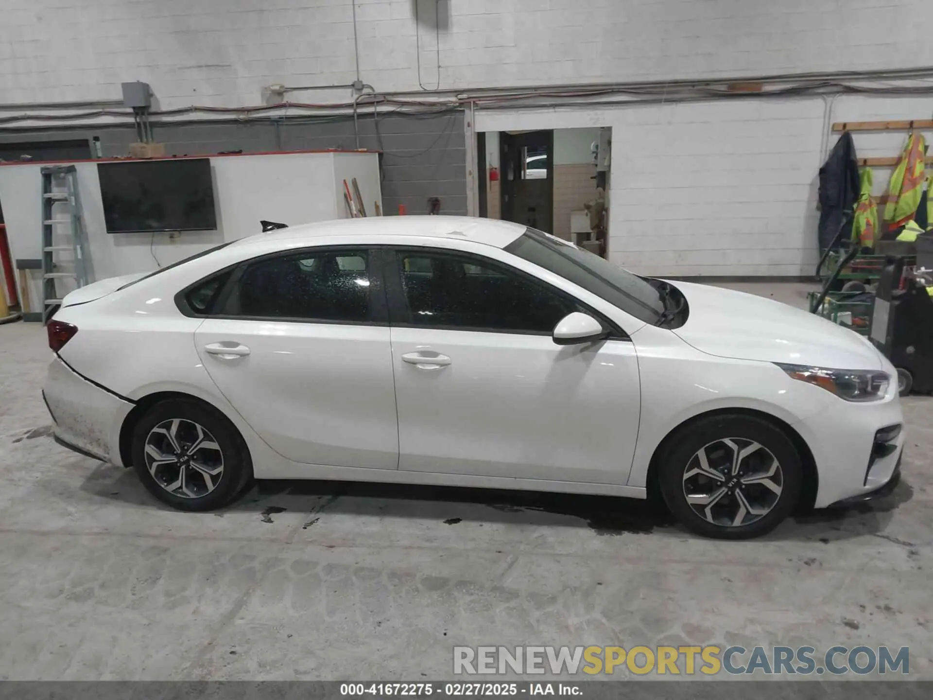 13 fotografías del automóvil dañado 3KPF24AD2ME287500 KIA FORTE 2021