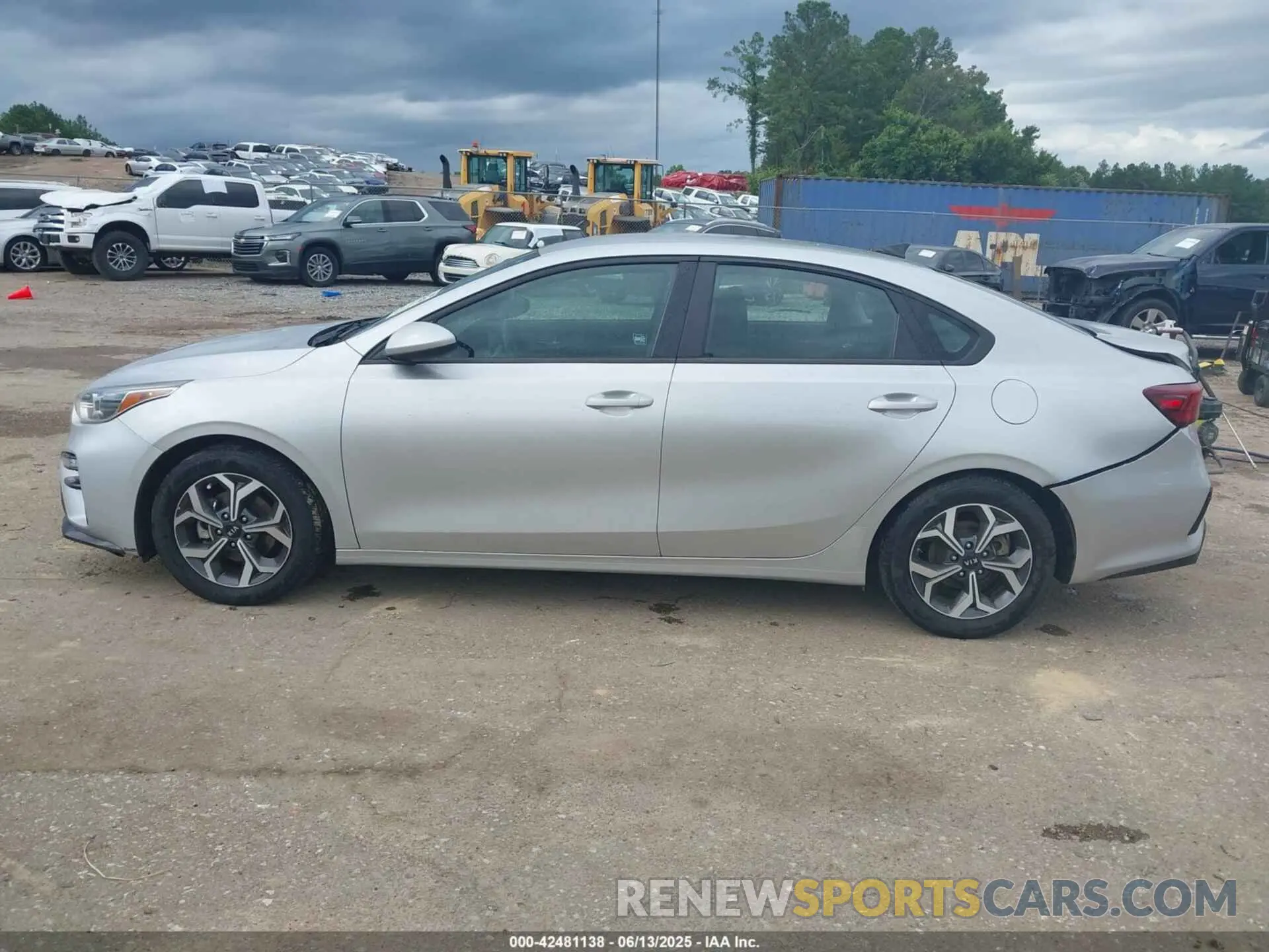 14 fotografías del automóvil dañado 3KPF24AD2ME335173 KIA FORTE 2021