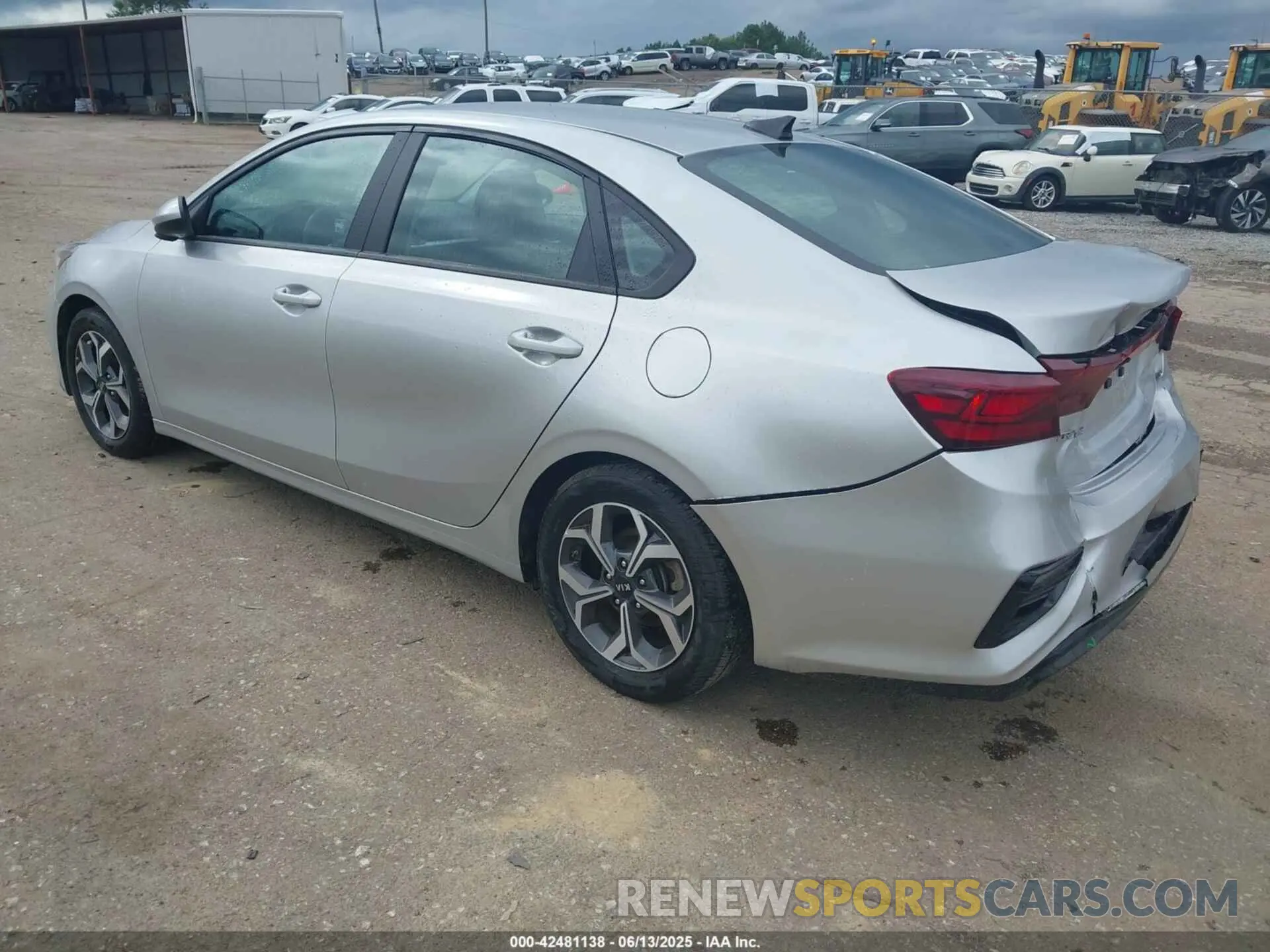 3 fotografías del automóvil dañado 3KPF24AD2ME335173 KIA FORTE 2021