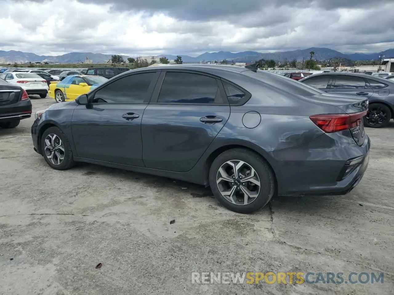 2 fotografías del automóvil dañado 3KPF24AD2ME335576 KIA FORTE 2021