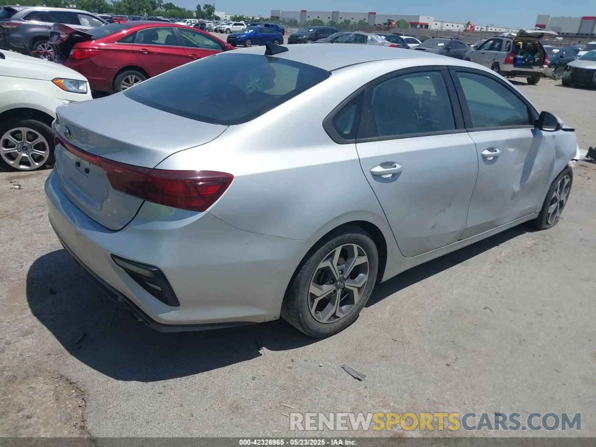 4 fotografías del automóvil dañado 3KPF24AD2ME383398 KIA FORTE 2021
