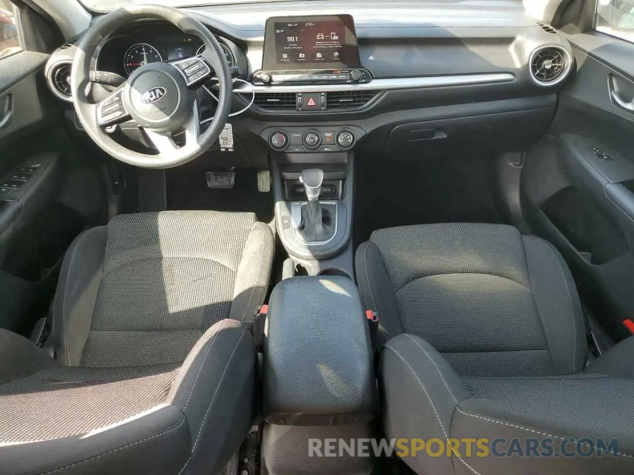 8 fotografías del automóvil dañado 3KPF24AD2ME383594 KIA FORTE 2021