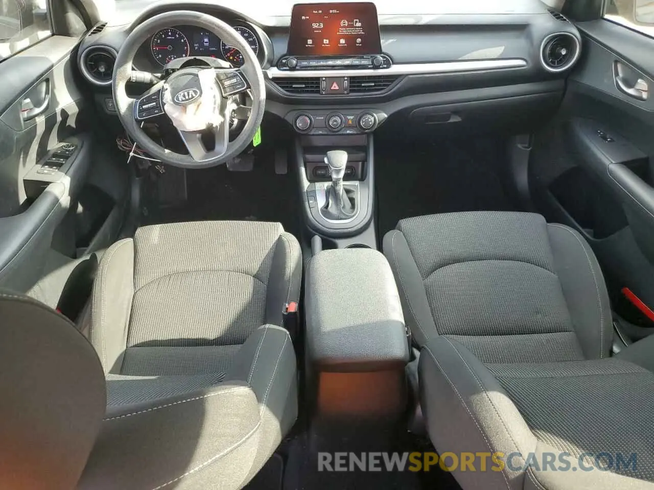 8 fotografías del automóvil dañado 3KPF24AD2ME395518 KIA FORTE 2021