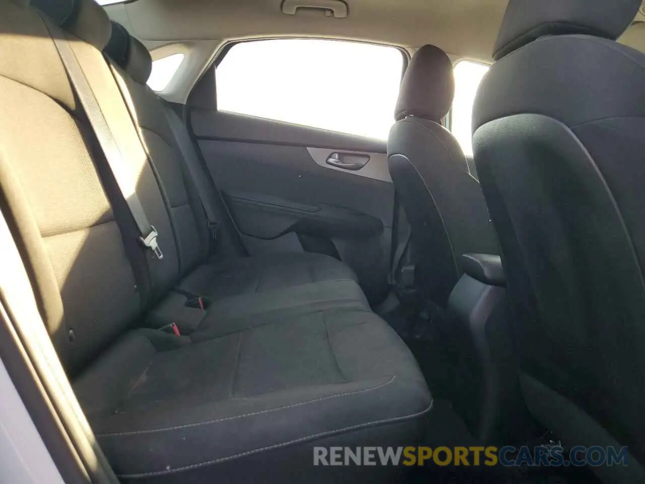 10 fotografías del automóvil dañado 3KPF24AD3ME276859 KIA FORTE 2021
