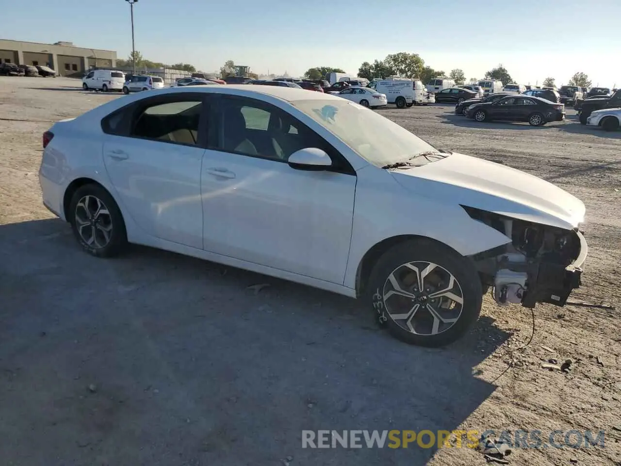 4 fotografías del automóvil dañado 3KPF24AD3ME276859 KIA FORTE 2021