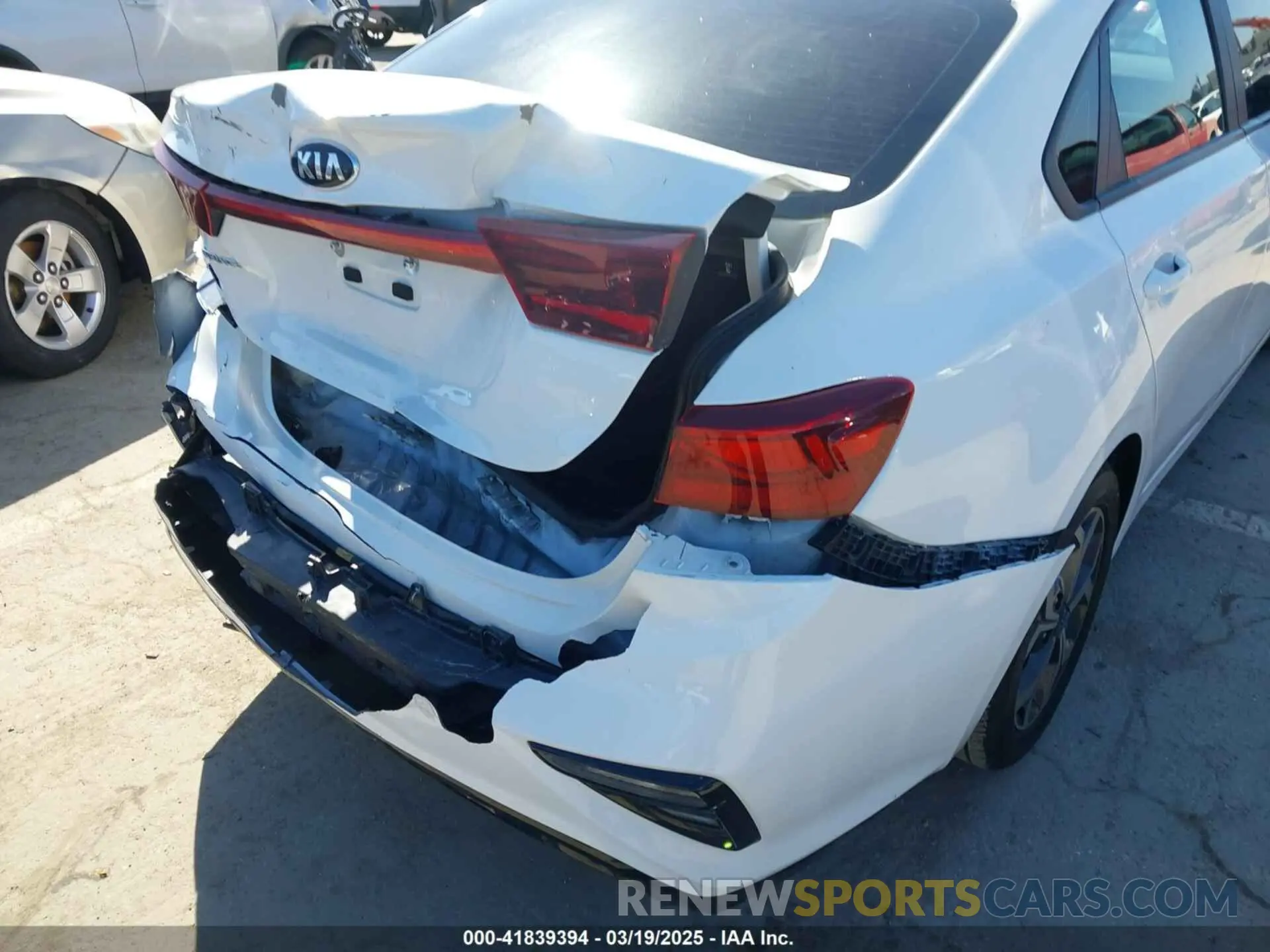 17 fotografías del automóvil dañado 3KPF24AD3ME283990 KIA FORTE 2021