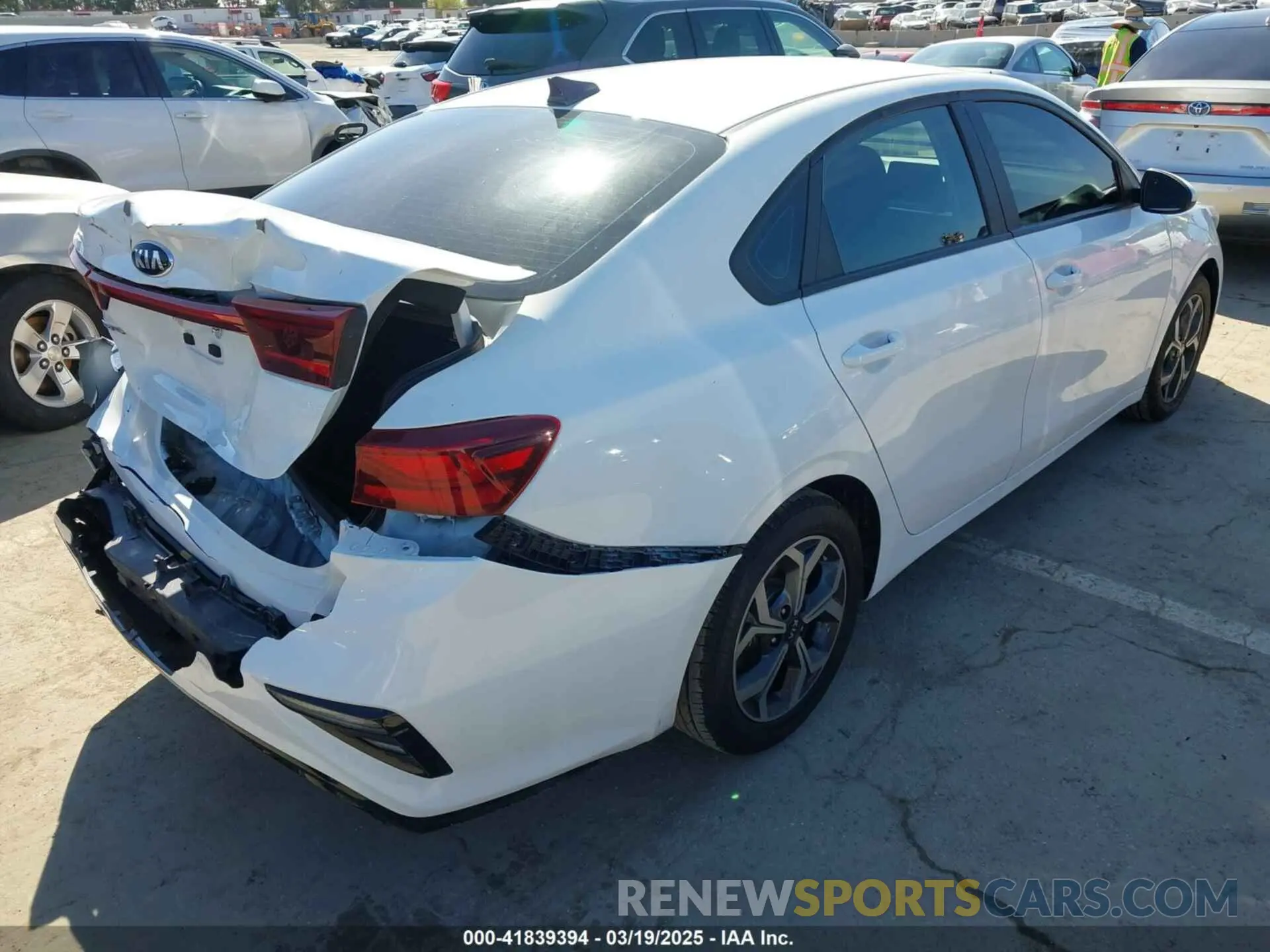 4 fotografías del automóvil dañado 3KPF24AD3ME283990 KIA FORTE 2021