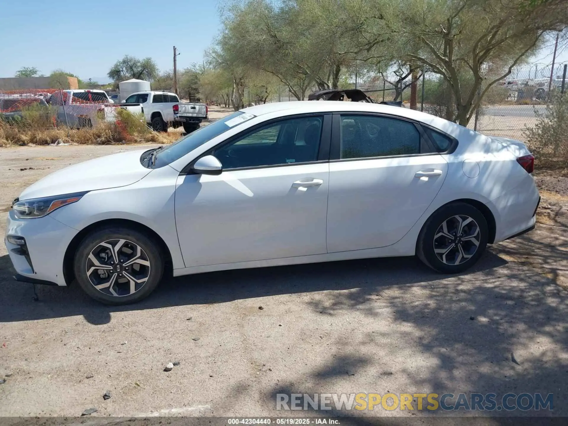 13 fotografías del automóvil dañado 3KPF24AD3ME305423 KIA FORTE 2021