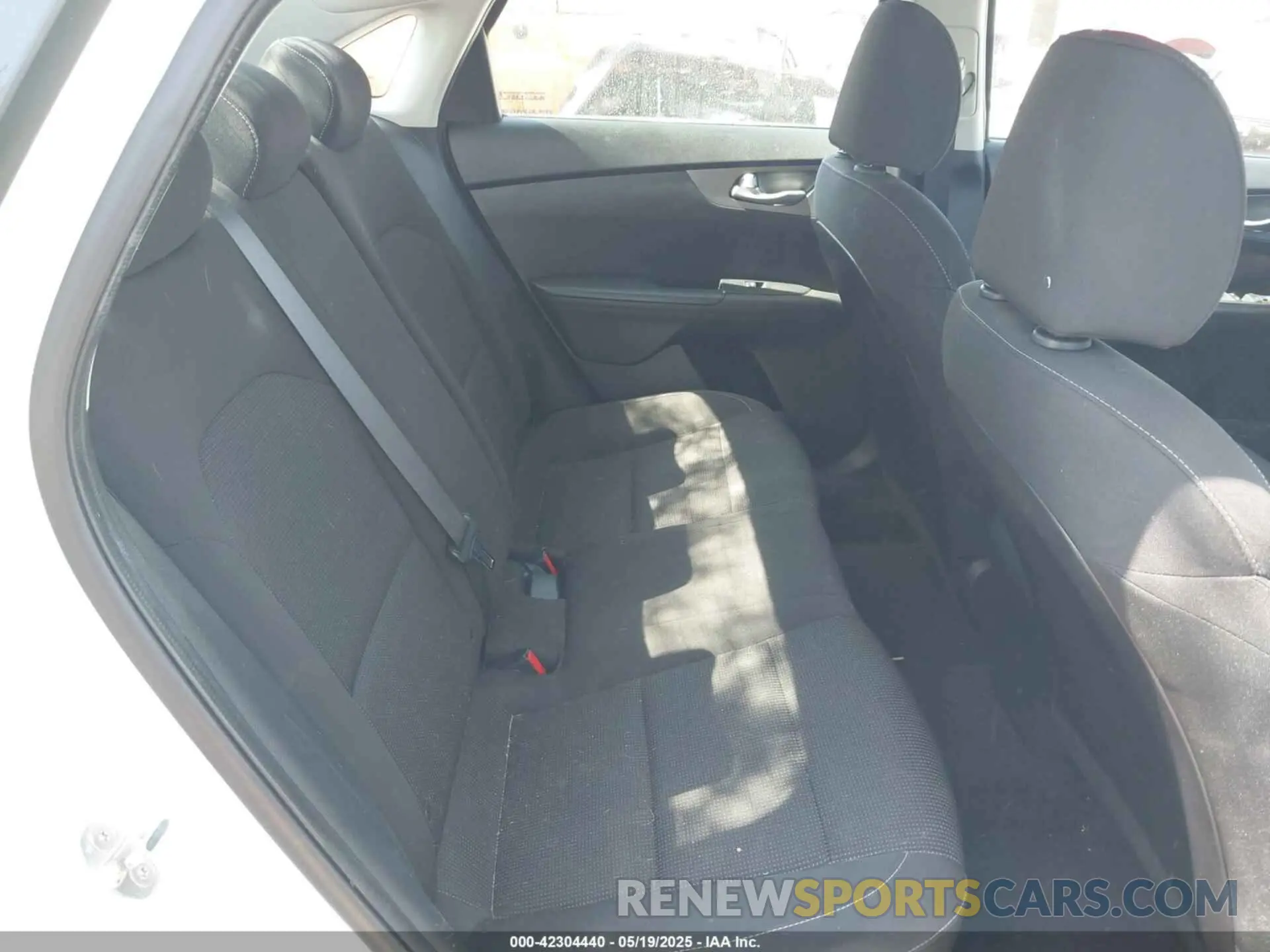 8 fotografías del automóvil dañado 3KPF24AD3ME305423 KIA FORTE 2021