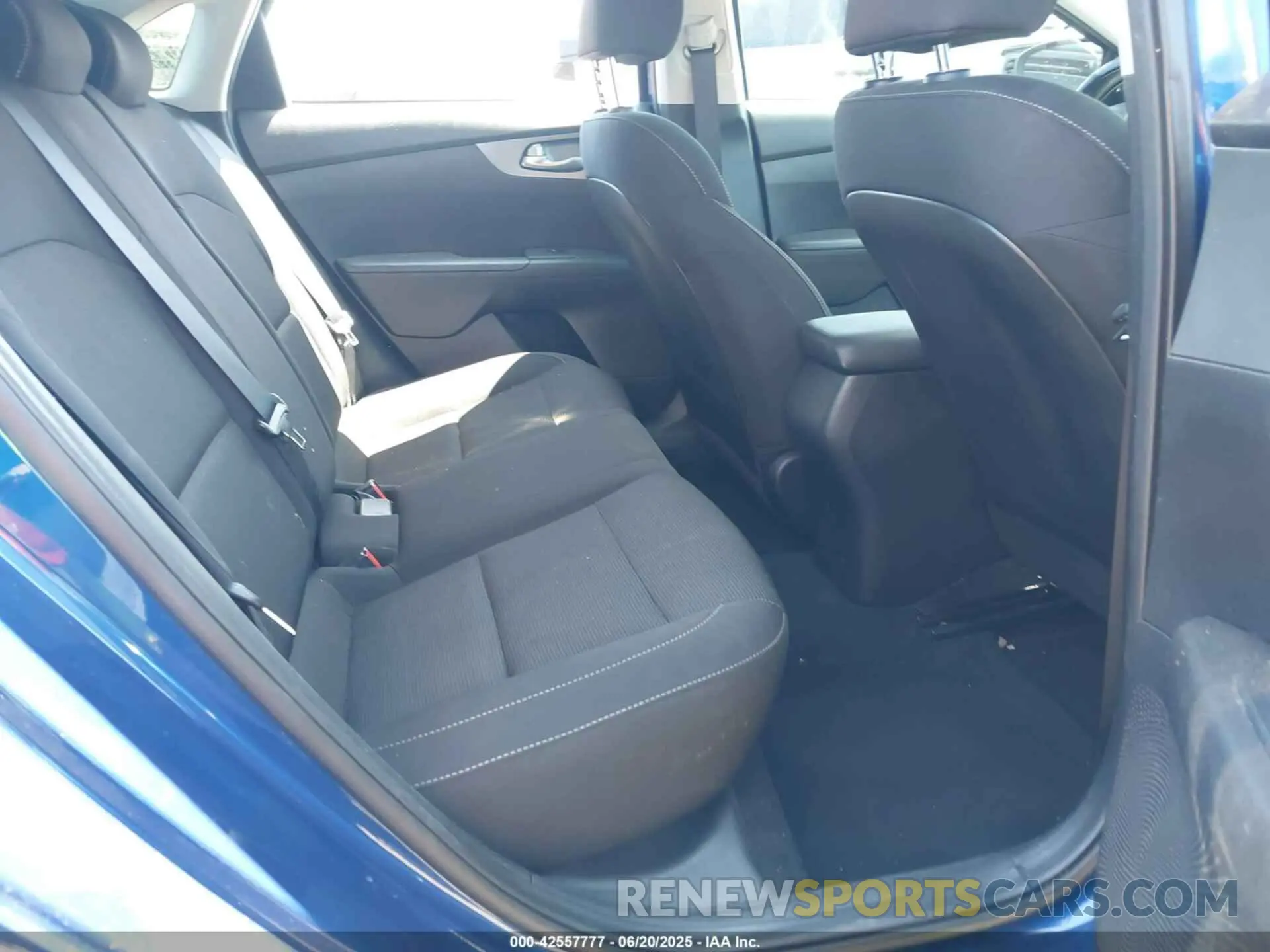 8 fotografías del automóvil dañado 3KPF24AD3ME309018 KIA FORTE 2021