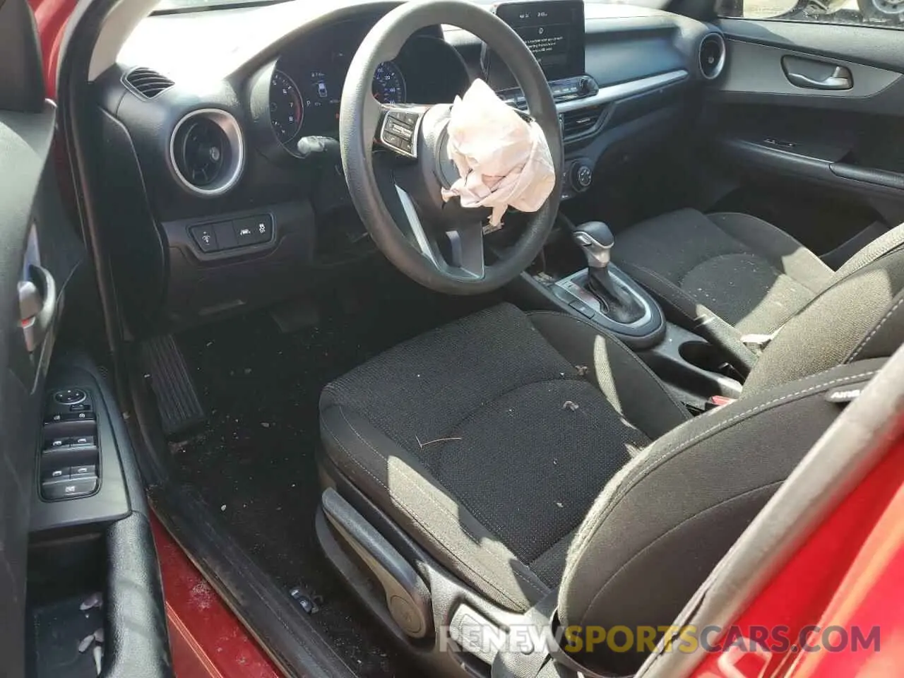 8 fotografías del automóvil dañado 3KPF24AD3ME316096 KIA FORTE 2021