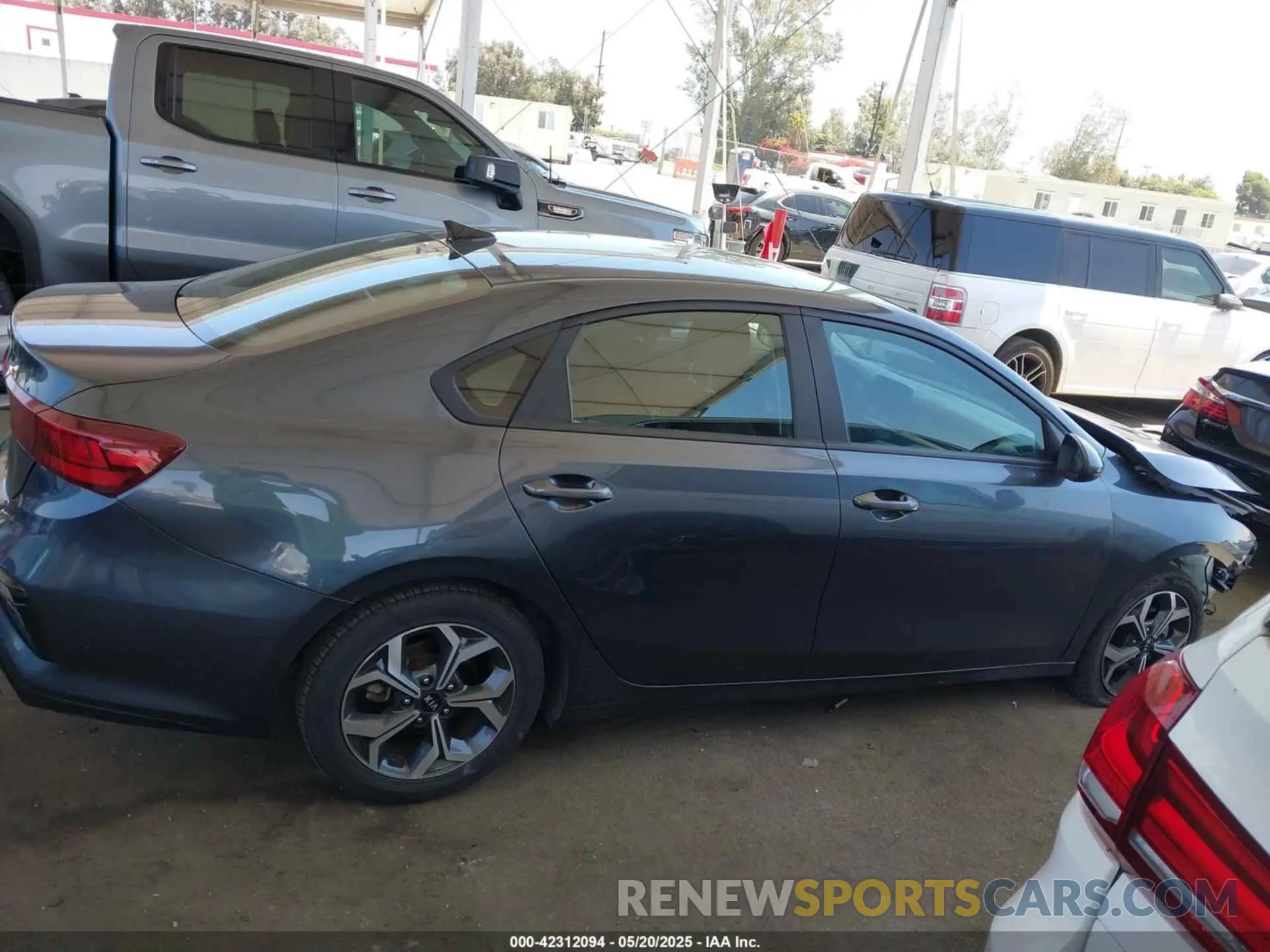 14 fotografías del automóvil dañado 3KPF24AD3ME316518 KIA FORTE 2021