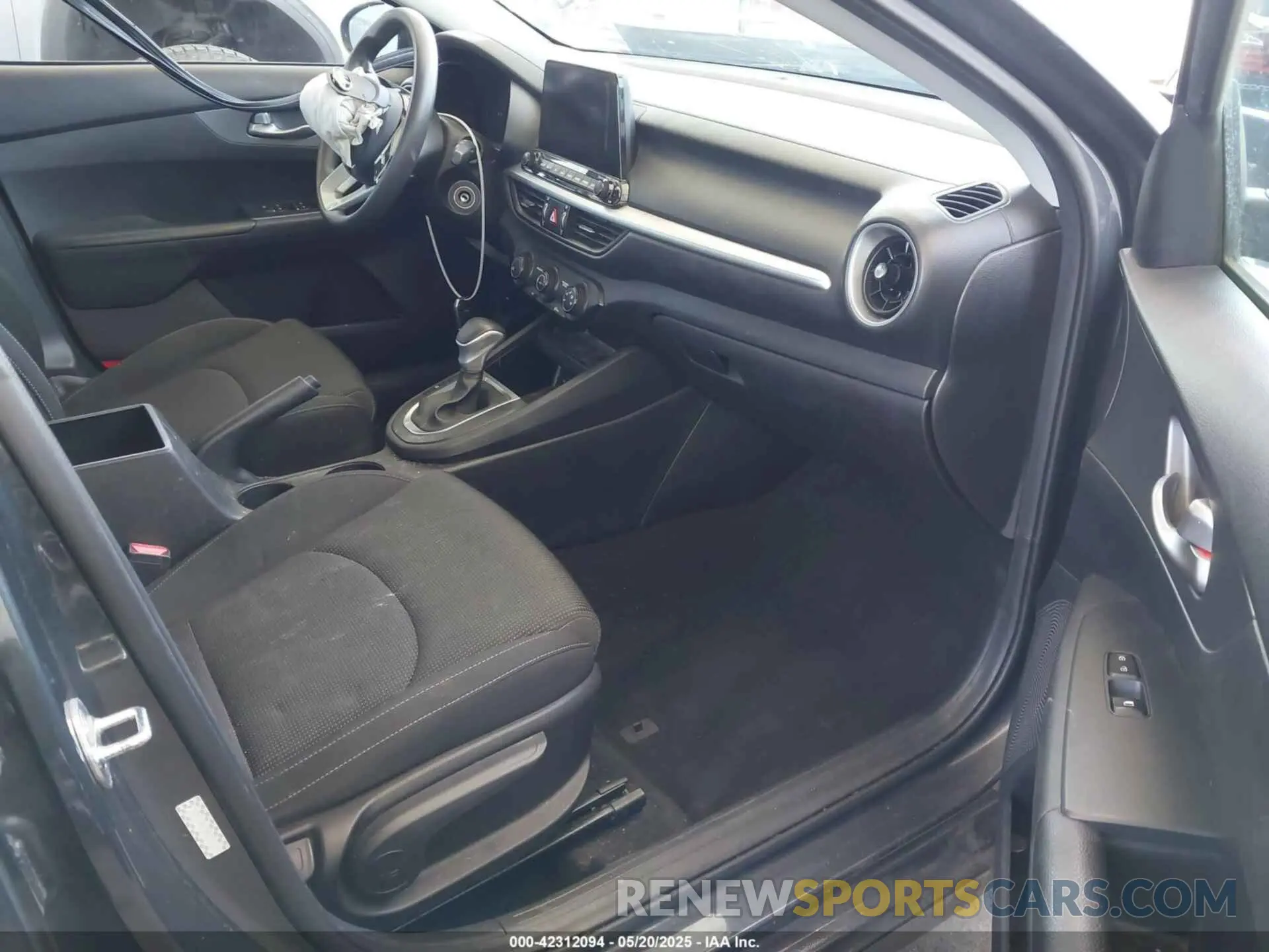 5 fotografías del automóvil dañado 3KPF24AD3ME316518 KIA FORTE 2021